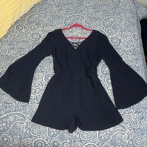 Gianni Bini Navy Blue Flare sleeve Romper Size Medium